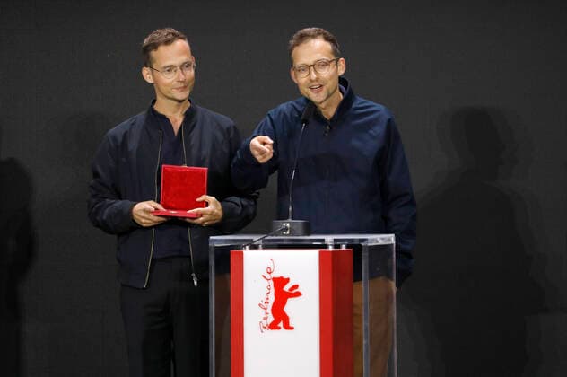 Ramon Zürcher and Silvan Zürcher with the Encounters Award for Best Director for The Girl and the Spider at the Berlinale Summer Special 2021 71 International Film Festival Berlin at the open-air cinema Museumsinsel Berlin, 13 06 2021 Foto:xD.xBedrosianx xFuturexImage