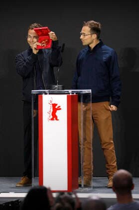 Ramon Zürcher and Silvan Zürcher with the Encounters Award for Best Director for The Girl and the Spider at the Berlinale Summer Special 2021 71 International Film Festival Berlin at the open-air cinema Museumsinsel Berlin, 13 06 2021 Foto:xD.xBedrosianx xFuturexImage