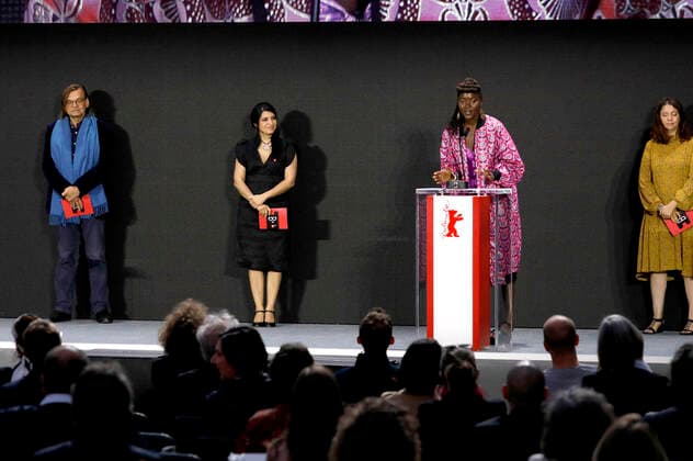 Alice Diop with the Encounters Prize for Nous with Diedrich Diederichsen, Cecilia Barrionuevo, Alice Diop, and Florence Almozini at the Berlinale Summer Special 2021 71 Berlin International Film Festival awards ceremony at the open-air cinema Museumsinsel Berlin, 13 06 2021. Foto:xD.xBedrosianx xFuturexImage