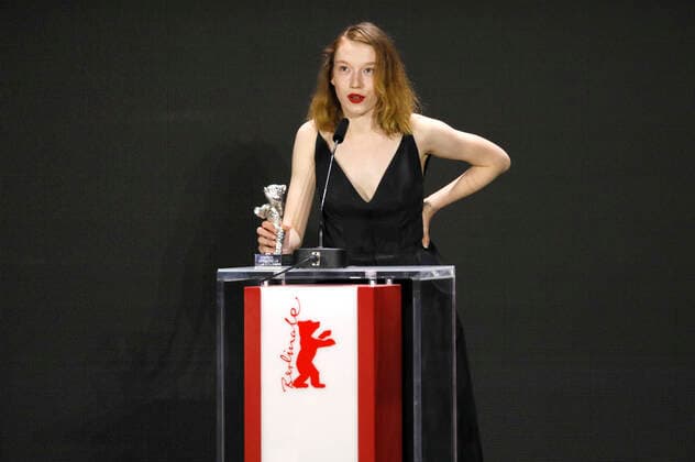Lilla Kizlinger with the Silver Bear for Best Supporting Actress in Rengeteg mindenhol latlak at the Berlinale Summer Special 2021 71 International Film Festival Berlin at the open air cinema Museumsinsel Berlin, 13 06 2021 Foto:xD.xBedrosianx xFuturexImage