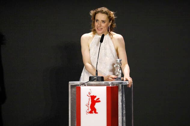 Maren Eggert with the Silver Bear for Best Leading Role in I Am Human at the Berlinale Summer Special 2021 71 International Film Festival Berlin at the open-air cinema Museumsinsel Berlin, 13 06 2021 Foto:xD.xBedrosianx xFuturexImage