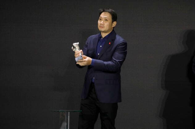 Ryusuke Hamaguchi with the Silver Bear Grand Jury Prize for Guzen to sozo at the award ceremony of the Berlinale Summer Special 2021 71 Berlin International Film Festival at the open-air cinema Museumsinsel Berlin, 13 06 2021 Foto:xD.xBedrosianx xFuturexImage