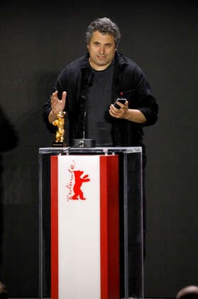 Radu Jude with the Golden Bear for the best film Babardeala cu bucluc sau porno balamuc at the award ceremony of the Berlinale Summer Special 2021 71 Berlin International Film Festival at the open-air cinema Museumsinsel Berlin, 13 06 2021 Foto:xD.xBedrosianx xFuturexImage