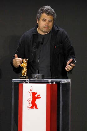 Radu Jude with the Golden Bear for the best film Babardeala cu bucluc sau porno balamuc at the award ceremony of the Berlinale Summer Special 2021 71 Berlin International Film Festival at the open-air cinema Museumsinsel Berlin, 13 06 2021 Foto:xD.xBedrosianx xFuturexImage