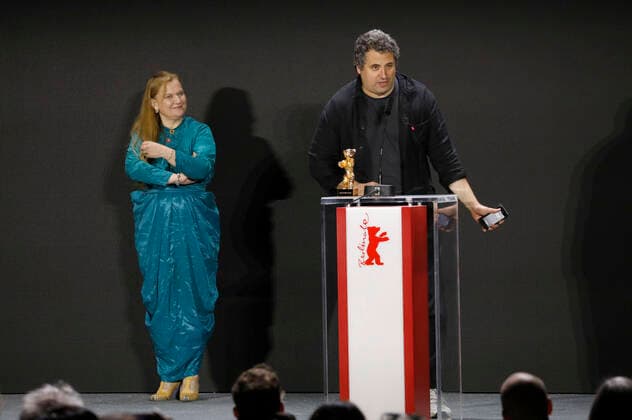 Radu Jude with the Golden Bear for Best Film Babardeala cu bucluc sau porno balamuc and Ada Solomon at the award ceremony of the Berlinale Summer Special 2021 71 Berlin International Film Festival at the open-air cinema Museumsinsel Berlin, 13 06 2021 Foto:xD.xBedrosianx xFuturexImage