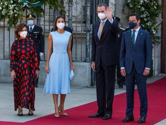 Spain s King Felipe VI (2nd-R) and Queen Letizia (2nd-L), accompanied by Andalusian regional President Juanma Moreno (R) and by First Deputy Prime Minister Carmen Calvo (L), arrive at San Telmo palace, Andalucian Government s headquarters, in Seville, southern Spain, 14 June 2021. King Felipe is to receive on 14 June the first Andalucian region s medal of honor ever for being the best symbol of Spain s unity , and will attend UEFA s Euro 2021 match Spain vs. Sweden later on the day. Felipe VI receives Andalucian region s medal of honor !ACHTUNG: NUR REDAKTIONELLE NUTZUNG!  Copyright: xRaulxCarox GRAFAND008 20210614-637592713230381223