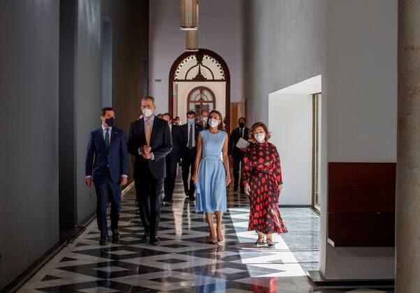 Spain s King Felipe VI (2nd-L), accompanied by Queen Letizia (2nd-R), Andalusian regional President Juanma Moreno (L) and Spain s First Deputy Prime Minister Carmen Calvo (R), is to unveil a commemorative plaque prior to receiving the first Andalucian region s medal of honor ever for being the best symbol of Spain s unity at San Telmo palace, Andalucian Government s headquarters, in Seville, southern Spain, 14 June 2021. King Felipe will attend UEFA s Euro 2021 match Spain vs. Sweden later on 14 June. Felipe VI receives Andalucian region s medal of honor !ACHTUNG: NUR REDAKTIONELLE NUTZUNG!  Copyright: xJulioxMunozx GRAFAND022 20210614-637592753456616835