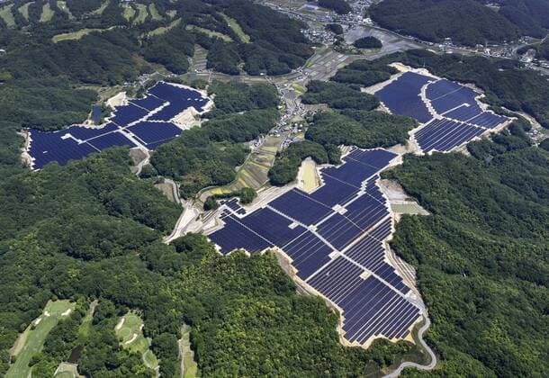 IMAGO Nature: Unsere Erde, Energiequellen, Photovoltaik Photovoltaic power station in western Japan Photo taken from a Kyodo News helicopter shows a photovoltaic power station in Akaiwa, Okayama Prefecture, western Japan, on June 1, 2021. 