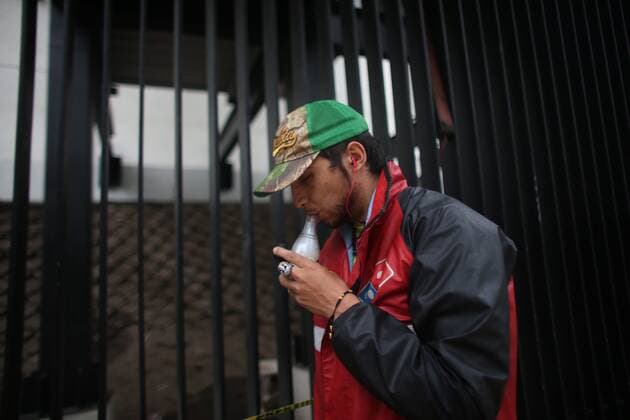 Mexiko, Protestaktion für die Legalisierung von Cannabis in Mexiko-Stadt An activist from the Mexican Cannabis Movement Planton 420 smokes a marijuana cigarette during a protest to demand the legalization of marijuana, in Mexico City, Mexico, 14 June 2021. Agents of the Secretariat of Citizen Security (SSC) of Mexico City encapsulated this Monday for more than three hours demonstrators of the cannabis movement who wanted to reach the Supreme Court of Justice of the Nation (SCJN). Police encapsulate members of the Mexican cannabis movement for hours !ACHTUNG: NUR REDAKTIONELLE NUTZUNG!  Copyright: xSashenkaxGutierrezx MEX4593 20210615-637593345330265985