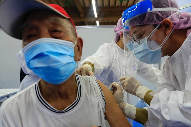 Taiwan AstraZeneca Mass Vaccination Begins Elderly people get vaccinated with the Astra Zeneca vaccine, as the authority starts its mass vaccination programs, following a surge of domestic cases and deaths related to the Coronavirus, in New Taipei, Taiwan, on 15 June 2021. The 1.24 millions donated by Japan will be made available to six priority groups, including medical workers and the elderly. New Taipei Taiwan ceng-notitle210615_npNzI  Copyright: xCengxShouxYix