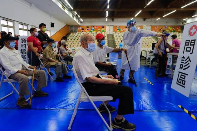 Taiwan AstraZeneca Mass Vaccination Begins Elderly people wait for consultation before getting the Astra Zeneca vaccine, as the authority starts its mass vaccination programs, following a surge of domestic cases and deaths related to the Coronavirus, in New Taipei, Taiwan, on 15 June 2021. The 1.24 millions donated by Japan will be made available to six priority groups, including medical workers and the elderly. New Taipei Taiwan ceng-notitle210615_npBTF  Copyright: xCengxShouxYix