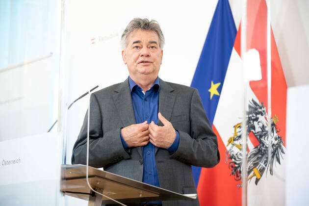Current news on Corona economic aids Pressekonferenz im Bundeskanzleramt in Wien mit Informationen zu den Corona - Wirtschaftshilfen. Im Bild: Vizekanzler Werner Kogler (GRÜNE). Wien, Österreich. 15.06.2021