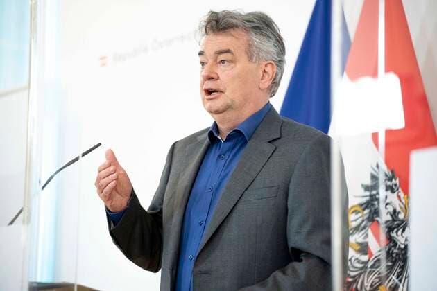 Current news on Corona economic aids Pressekonferenz im Bundeskanzleramt in Wien mit Informationen zu den Corona - Wirtschaftshilfen. Im Bild: Vizekanzler Werner Kogler (GRÜNE). Wien, Österreich. 15.06.2021