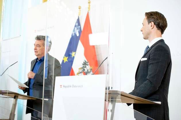 Current news on Corona economic aids Pressekonferenz im Bundeskanzleramt in Wien mit Informationen zu den Corona - Wirtschaftshilfen. Im Bild: Vizekanzler Werner Kogler (GRÜNE) und Finanzminister Gernot Blümel (ÖVP). Wien, Österreich. 15.06.2021