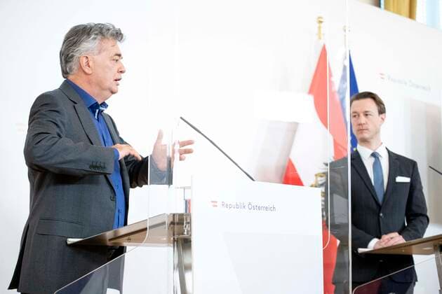 Current news on Corona economic aids Pressekonferenz im Bundeskanzleramt in Wien mit Informationen zu den Corona - Wirtschaftshilfen. Im Bild: Vizekanzler Werner Kogler (GRÜNE) und Finanzminister Gernot Blümel (ÖVP). Wien, Österreich. 15.06.2021