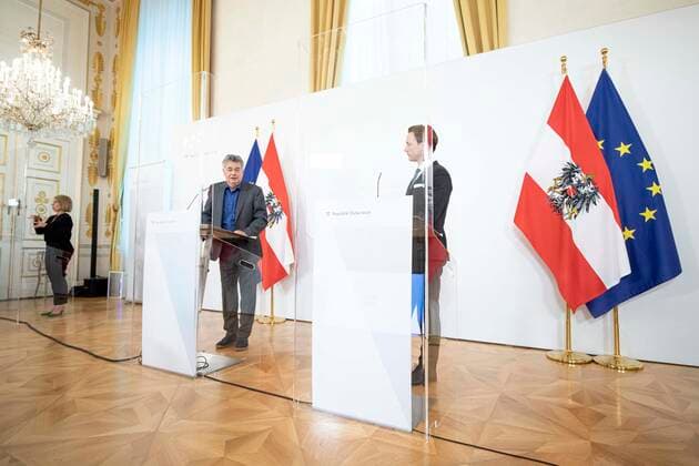 Current news on Corona economic aids Pressekonferenz im Bundeskanzleramt in Wien mit Informationen zu den Corona - Wirtschaftshilfen. Im Bild: Vizekanzler Werner Kogler (GRÜNE) und Finanzminister Gernot Blümel (ÖVP). Wien, Österreich. 15.06.2021