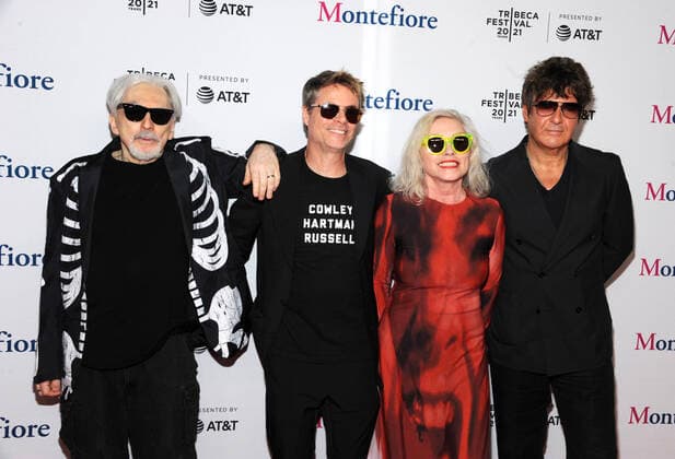Bilder des Jahres 2021, Entertainment 06 Juni Entertainment Themen der Woche KW24 Entertainment Bilder des Tages NEW YORK, NY- JUNE 15: Chris Stein, Rob Roth, Deborah Harry and Clem Burke at Storytellers: Blondie during the Tribeca Festival 2021 in New York City on June 15, 2021. Copyright: xJohnxPalmer MediaPunchx
