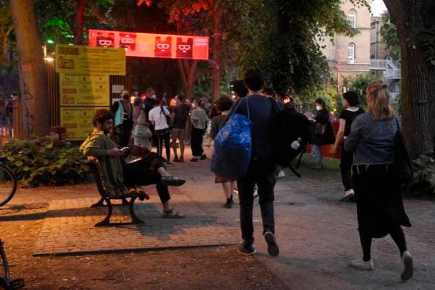 Premiere des Kinofilms Mishehu Yohav Mishehu All Eyes Off Me auf der Berlinale Summer Special 2021 71. Internationale Filmfestspiele Berlin im Freiluftkino Kreuzberg. Berlin, 15.06.2021 *** Premiere of the feature film Mishehu Yohav Mishehu All Eyes Off Me at the Berlinale Summer Special 2021 71 Internationale Filmfestspiele Berlin im Freiluftkino Kreuzberg Berlin, 15 06 2021 Foto:xN.xKubelkax xFuturexImage
