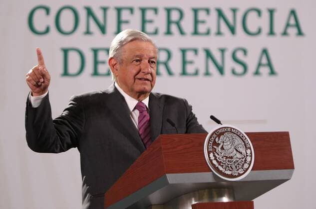 Mexiko, Präsident Andres Manuel Lopez Obrador Pressekonferenz in Mexiko-Stadt Mexico City (Mexico), 16 06 2021.- The president of Mexico, Andres Manuel Lopez Obrador, speaks during a morning press conference today, at the National Palace in Mexico City, Mexico, 16 June 2021. Lopez Obrador guaranteed this Wednesday that his government will do what corresponds to reopen the northern border as soon as possible , after the two-day visit of the Secretary of National Security of the United States, Alejandro Mayorkas. Lopez Obrador wants to open the border soon after Mayorkas visit !ACHTUNG: NUR REDAKTIONELLE NUTZUNG!  Copyright: xMarioxGuzmanx MEX4699 20210616-637594596297384980