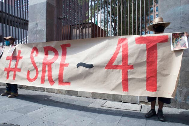 Mexiko, Otomi Indigene Bevölkerung protestiert gegen Rassismus in Mexiko-Stadt Protest For Racism In Mexico City Members of the National Indigenous Council (CNI for its acronym in Spanish) of the Otomi indigenous community residing in Mexico City and people in solidarity with the Zapatista Army of National Liberation (EZLN) protest in front of the Ministry of Foreign Relations after said institution denied the delivery of passports to representatives of said insurgent movement, who denounced racism. On June 16, 2021 in Mexico City, Mexico. Mexico City Mexico leyva-notitle210616_npEvh  Copyright: xCristianxLeyvax