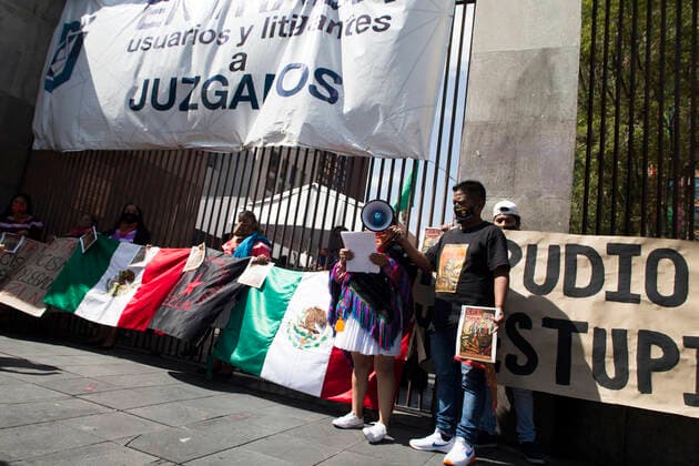 Mexiko, Otomi Indigene Bevölkerung protestiert gegen Rassismus in Mexiko-Stadt Protest For Racism In Mexico City Members of the National Indigenous Council (CNI for its acronym in Spanish) of the Otomi indigenous community residing in Mexico City and people in solidarity with the Zapatista Army of National Liberation (EZLN) protest in front of the Ministry of Foreign Relations after said institution denied the delivery of passports to representatives of said insurgent movement, who denounced racism. On June 16, 2021 in Mexico City, Mexico. Mexico City Mexico leyva-notitle210616_np7bL  Copyright: xCristianxLeyvax