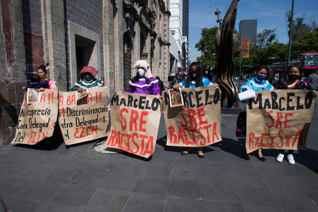 Mexiko, Otomi Indigene Bevölkerung protestiert gegen Rassismus in Mexiko-Stadt Protest For Racism In Mexico City Members of the National Indigenous Council (CNI for its acronym in Spanish) of the Otomi indigenous community residing in Mexico City and people in solidarity with the Zapatista Army of National Liberation (EZLN) protest in front of the Ministry of Foreign Relations after said institution denied the delivery of passports to representatives of said insurgent movement, who denounced racism. On June 16, 2021 in Mexico City, Mexico. Mexico City Mexico leyva-notitle210616_npU4S  Copyright: xCristianxLeyvax