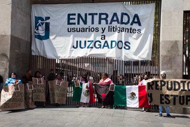 Mexiko, Otomi Indigene Bevölkerung protestiert gegen Rassismus in Mexiko-Stadt Protest For Racism In Mexico City Members of the National Indigenous Council (CNI for its acronym in Spanish) of the Otomi indigenous community residing in Mexico City and people in solidarity with the Zapatista Army of National Liberation (EZLN) protest in front of the Ministry of Foreign Relations after said institution denied the delivery of passports to representatives of said insurgent movement, who denounced racism. On June 16, 2021 in Mexico City, Mexico. Mexico City Mexico leyva-notitle210616_npUEw  Copyright: xCristianxLeyvax