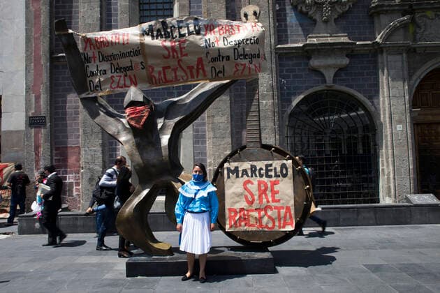 Mexiko, Otomi Indigene Bevölkerung protestiert gegen Rassismus in Mexiko-Stadt Protest For Racism In Mexico City Members of the National Indigenous Council (CNI for its acronym in Spanish) of the Otomi indigenous community residing in Mexico City and people in solidarity with the Zapatista Army of National Liberation (EZLN) protest in front of the Ministry of Foreign Relations after said institution denied the delivery of passports to representatives of said insurgent movement, who denounced racism. On June 16, 2021 in Mexico City, Mexico. Mexico City Mexico leyva-notitle210616_npNNk  Copyright: xCristianxLeyvax