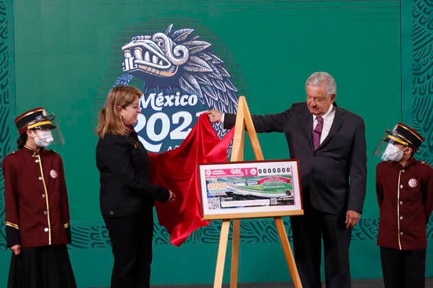 Mexiko, Präsident Andres Manuel Lopez Obrador Pressekonferenz in Mexiko-Stadt Mexican President Lopez Obrador Daily Briefing MEXICO CITY, MEXICO - JUNE 16: The President of Mexico, Andre s Manuel Lopez Obrador, during his daily briefing, presented the National Lottery ticket for the raffle of 22 properties recovered by the Government of Mexico with a total amount of 250 million pesos at National Palace on June 16, 2021 in Mexico City, Mexico. Copyright: xLuisxBarronx EYEPIXGROUP_LB_16062021_9064