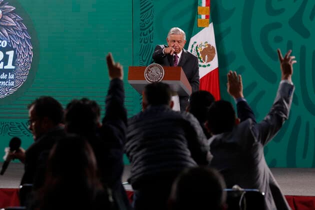 Mexiko, Präsident Andres Manuel Lopez Obrador Pressekonferenz in Mexiko-Stadt Mexican President Lopez Obrador Daily Briefing MEXICO CITY, MEXICO - JUNE 16: The President of Mexico, Andres Manuel Lopez Obrador, gesticulates while response the questions of the media during his daily briefing at National Palace on June 16, 2021 in Mexico City, Mexico. Copyright: xLuisxBarronx EYEPIXGROUP_LB_16062021_9068