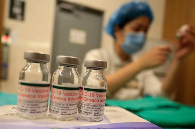 June 17, 2021, New Taipei, New Taipei, Taiwan: A medical worker prepares a Astra Zeneca vaccine at Taipei Tzu Chi Hospital, following a surge in domestic infections and deaths related to the Covid-19 disease. The island has launched a mass vaccination program for 6 priority groups including the elderly and those working in the frontline to combat the unconstrained outbreak. New Taipei Taiwan - ZUMAs313 20210617_zip_s313_005 Copyright: xDanielxCengxShou-Yix