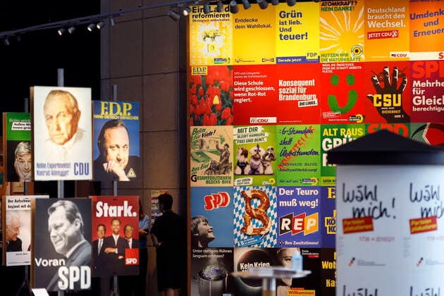 Impressions of election posters and party gifts at the press conference on the new exhibition Wähl mich Parteien plakatieren at the Haus der Geschichte in Bonn From 17 June Foto:xC.xHardtx xFuturexImage
