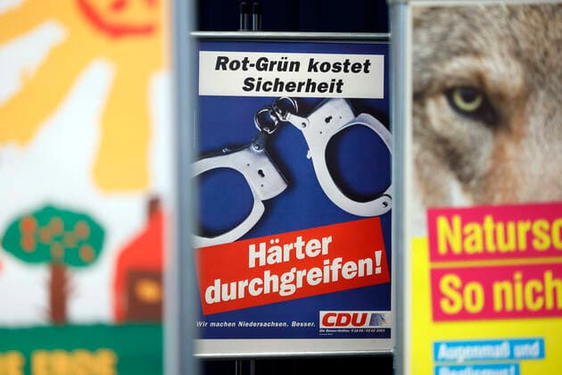 Impressions of election posters and party gifts at the press conference on the new exhibition Wähl mich Parteien plakatieren at the Haus der Geschichte in Bonn From 17 June Foto:xC.xHardtx xFuturexImage