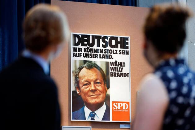 Impressions of election posters and party gifts at the press conference on the new exhibition Wähl mich Parteien plakatieren at the Haus der Geschichte in Bonn From 17 June Foto:xC.xHardtx xFuturexImage