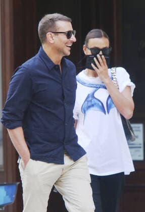 Bilder des Jahres 2021, Entertainment 06 Juni Entertainment Themen der Woche KW24 Bradley Cooper und Irina Shayk unterwegs in Soho in New York NEW YORK, NY - JUNE 17: Irina Shayk and Bradley Cooper seen in Soho in New York City on June 17, 2021. Copyright: xRW MediaPunchx