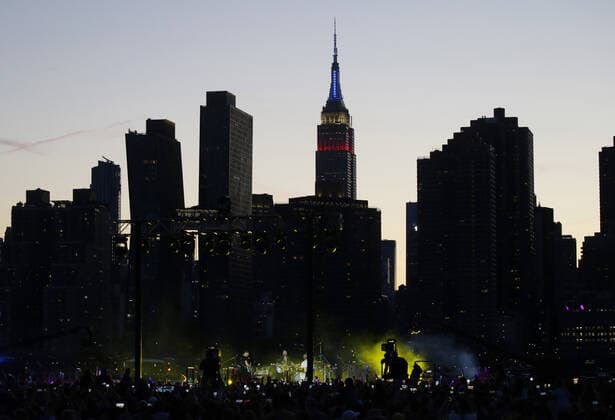 Chris Martin and Coldplay perform during a taped free concert in front of the Empire State Building and the Manhattan skyline for Macy s Fourth of July special in New York City on Thursday, June 17, 2021.  NYP20210617130 JohnxAngelillo