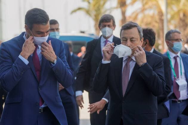 Spanish Prime Minister, Pedro Sanchez (R), receives Italian counterpart Mario Draghi (R) as he arrives to attend the closing day of the Circle of Economy Forum meetings in Barcelona, Spain, 18 June 2021. Circle of Economy Forum !ACHTUNG: NUR REDAKTIONELLE NUTZUNG!  Copyright: xQuiquexGarcíax GRAFCAT5054 20210618-637596195855134462