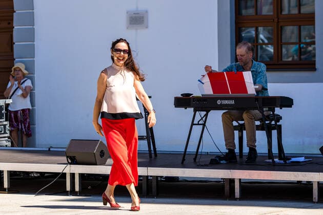 Small concert at Obermarkt Freiberg Summertime with Susanne Engelhardt and Jörg Pitschmann on 18 06 2021 Susanne Engelhardt, soprano voice and Jörg Pitschmann, piano and general music director Freiberg Obermarkt Saxony Germany