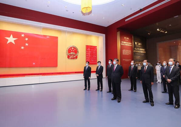 China, Xi Jinping besucht Historisches Museum in Peking (210618) -- BEIJING, June 18, 2021 -- Xi Jinping and other Communist Party of China (CPC) and state leaders Li Keqiang, Li Zhanshu, Wang Yang, Wang Huning, Zhao Leji, Han Zheng and Wang Qishan visit an exhibition on CPC history themed staying true to the founding mission at the Museum of the CPC in Beijing, capital of China, June 18, 2021. ) CHINA-BEIJING-XI JINPING-EXHIBITION-CPC HISTORY (CN) JuxPeng