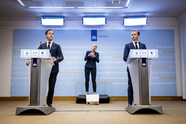 THE HAGUE Outgoing Prime Minister Mark Rutte and outgoing Minister Hugo de Jonge Public Health, Welfare and Sport during a press conference The cabinet announces accelerated relaxation of the corona measures REMKO DE WAAL W  Copyright: xHollandsexHoogtex xxANPx x432737663x