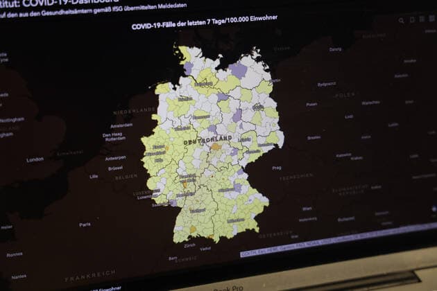 Coronavirus in Germany Covid 19 Dashboard of the Robert Koch Institute 19 06 2021 Robert Koch Institute 7 days Incidence 9.3 7 days Number of cases 7 772 COVID 19 cases 3 721 139 Addition of 1 108 compared to the previous day COVID 19 deaths 90 369 Addition of 99 compared to the previous day