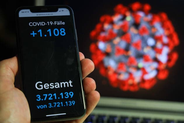 Coronavirus in Germany Covid 19 Dashboard of the Robert Koch Institute 19 06 2021 Robert Koch Institute 7 days Incidence 9.3 7 days Number of cases 7 772 COVID 19 cases 3 721 139 Addition of 1 108 compared to the previous day COVID 19 deaths 90 369 Addition of 99 compared to the previous day