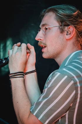 Daens live in Bern, Switzerland Bern, Switzerland. 18th, June 2021. The Swiss band Daens performs a live garden concert at Bierh?beli in Bern. Here musician Samuel Brunner is seen live on stage. Bern Switzerland  Copyright: xGonzalesxPhoto TilmanxJentzschx