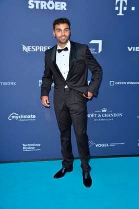 Younes Zarou Ankunft zu der Verleihung des GREEN AWARDSwaehrend des GREENTECH FESTIVAL 2021 im Kraftwerk Berlin 18.06.2021 *** Younes Zarou arrival at the GREEN AWARDS ceremony during the GREENTECH FESTIVAL 2021 at Kraftwerk Berlin 18 06 2021