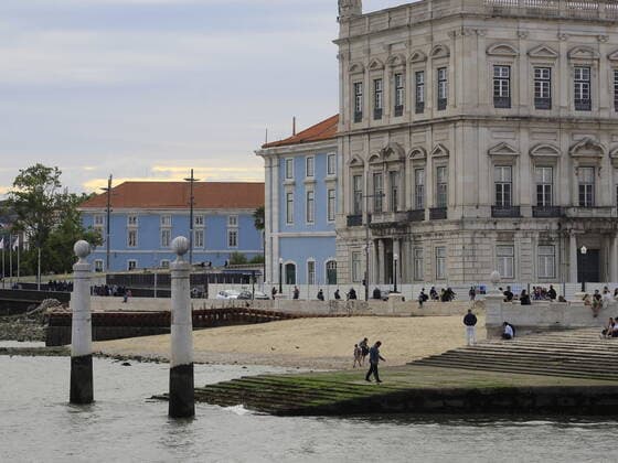 June 19, 2021, Lisbon, Portugal: Movement of tourists despite prohibition to travel in Metropolitan region of Lisbon and milder weather in Comercio Square, on Saturday (19).  Copyright: xEdsonxdexSouzax
