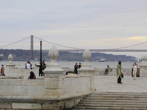 June 19, 2021, Lisbon, Portugal: Movement of tourists despite prohibition to travel in Metropolitan region of Lisbon and milder weather in Comercio Square, on Saturday (19).  Copyright: xEdsonxdexSouzax