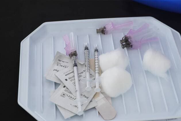 June 17, 2021, Tampa, Florida, USA: A healthcare worker prepares the Johnson & Johnson COVID-19 vaccine at local nonprofit Heart for the Homeless on Thursday, June 17, 2021 in Tampa. Tampa USA - ZUMAbad_ 20210617_mda_s70_129 Copyright: xAriellexBaderx