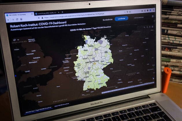 Coronavirus in Germany Covid 19 Dashboard of the Robert Koch Institute 20 06 2021 Robert Koch Institute 7 days Incidence 8.8 7 days Number of cases 7 301 COVID 19 Cases 3 721 981 Addition of 842 compared to the previous day COVID 19 Deaths 90 385 Addition of 16 compared to the previous day