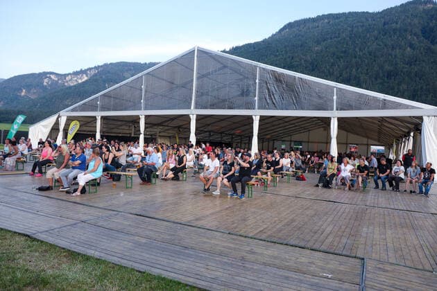 20210620 Mit Abstand Festival Farewell Concert Opus RADFELD, AUSTRIA JUNE 20 Enthusiastic Fans during the concert from Mit Abstand Festival Farewell Concert Opus at Festivalgelaende Radfeld Festivalgelaende Tirol Austria Copyright: xBEAUTIFULxSPORTS Kettnerx