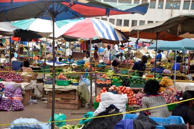 (210620) -- KAMPALA, June 20, 2021 -- Photo taken on June 20, 2021 shows a market in Kampala, Uganda. Ugandan President Yoweri Museveni on Friday announced a string of measures aimed at containing the rapid spread of the novel coronavirus as the country is experiencing a second wave. (Photo by Xinhua) UGANDA-KAMPALA-MARKET-COVID-19-MEASURES NicholasxKajoba 